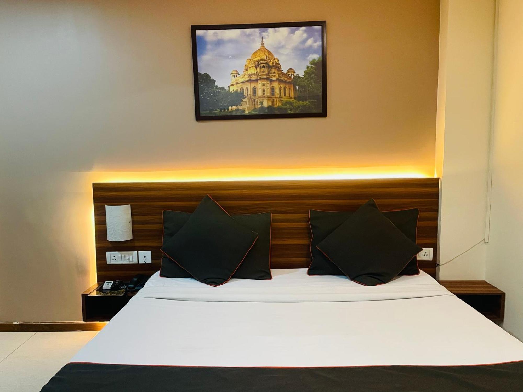 The Royal Presidency Inn Lucknow Exteriör bild