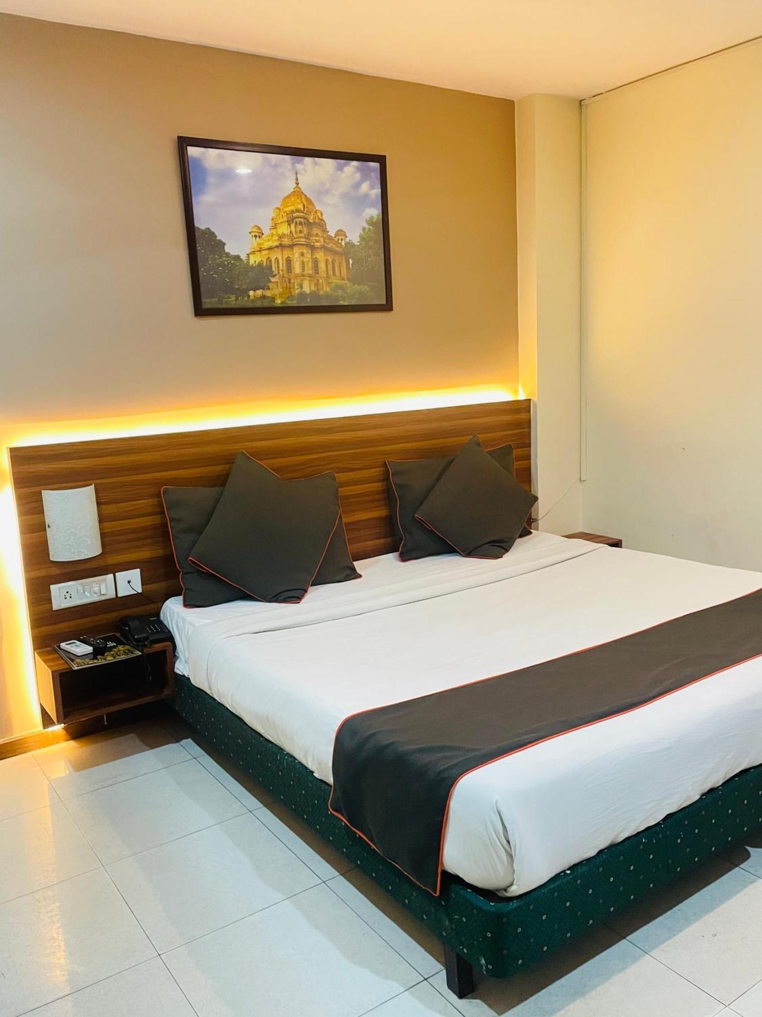The Royal Presidency Inn Lucknow Exteriör bild