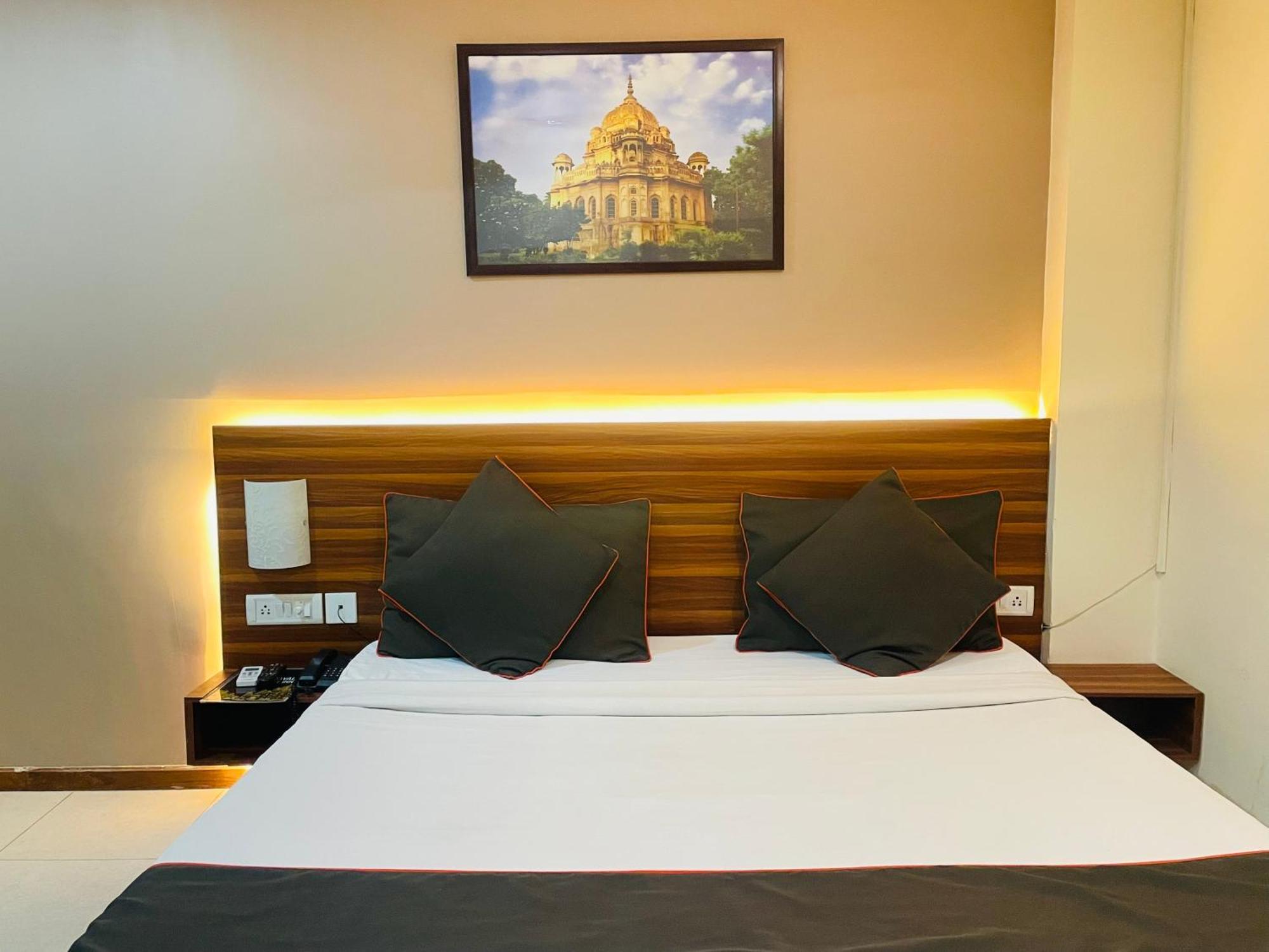 The Royal Presidency Inn Lucknow Exteriör bild