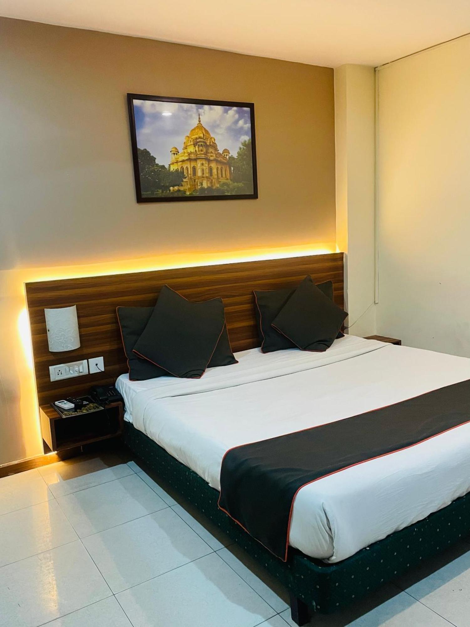 The Royal Presidency Inn Lucknow Exteriör bild